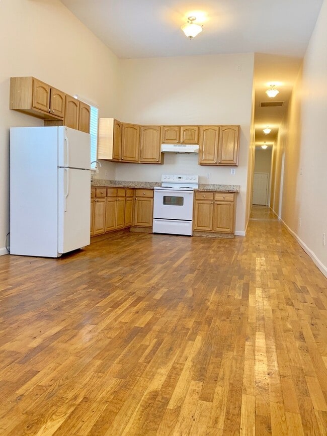 Building Photo - 2539-41 Gravier Unit 2541