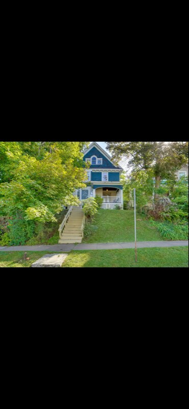 Photo - 765 Westcott St