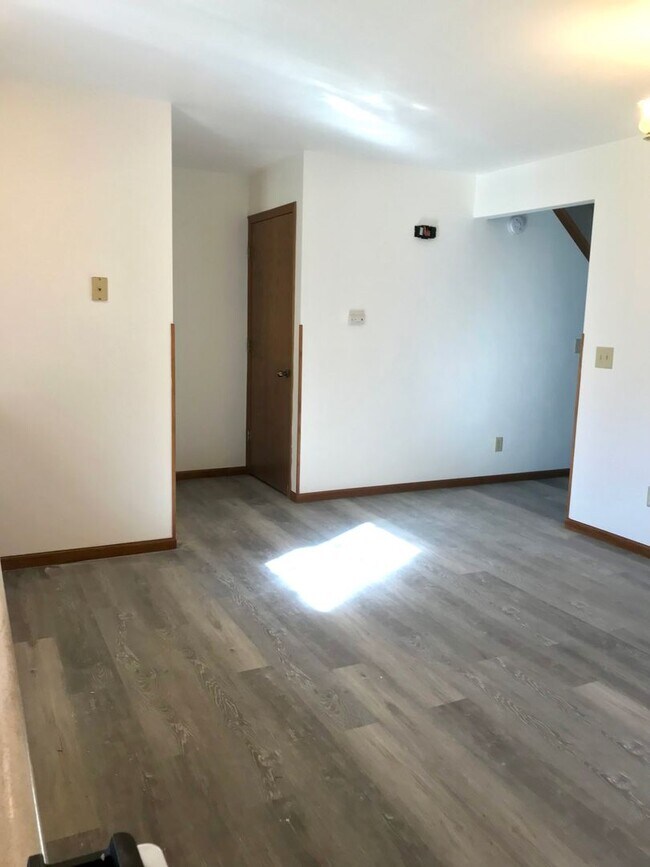 Photo - 821-823-823 Warbler Ln