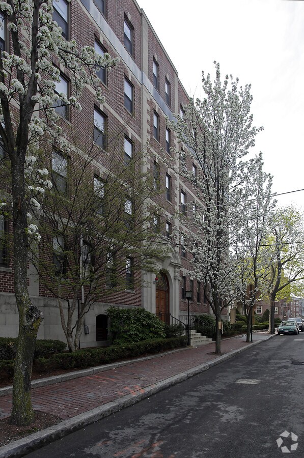 Photo - Harvard University Housing