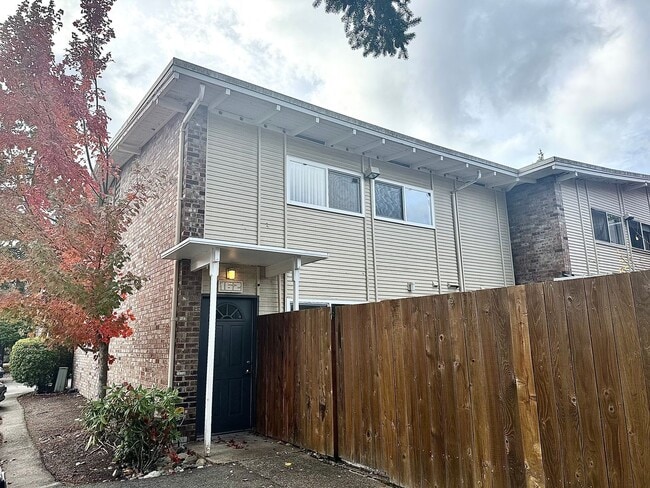 Bright & Updated Townhome - Bright & Updated Townhome