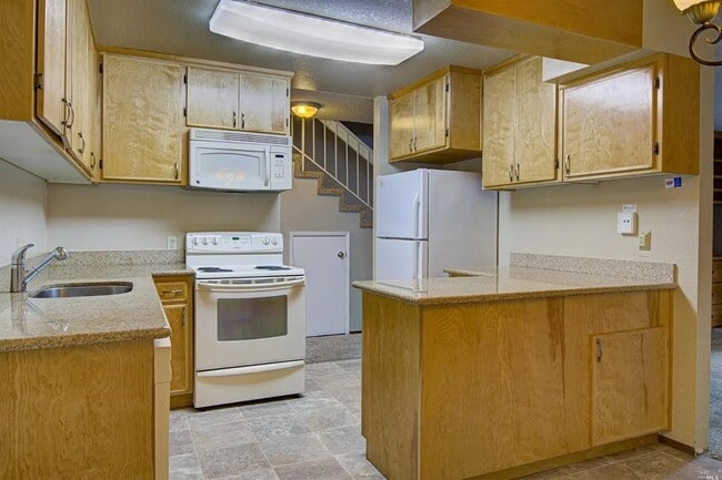 Building Photo - 165 Oddstad Dr Unit 3