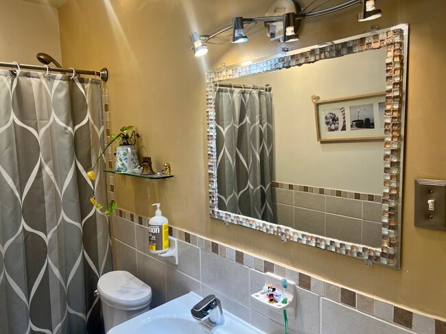 Photo - 1333 E St NE