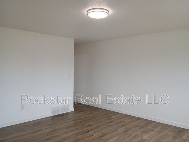 Photo - 222 E Crown Ave