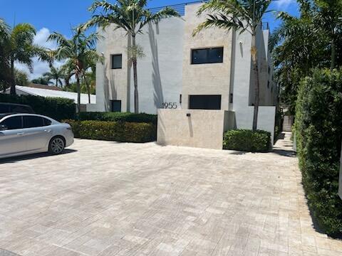 Photo - 1955 NE 4th St