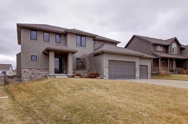 Spacious 4-Bedroom with Office, Drop Zone,... - Spacious 4-Bedroom with Office, Drop Zone,... House