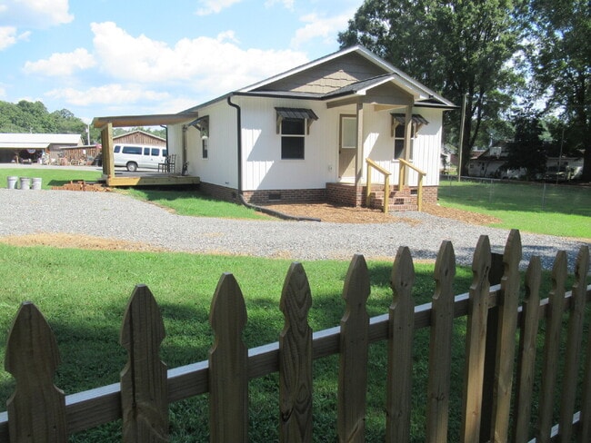 Building Photo - Brand-New 2-Bedroom, 2-Bath Home for Rent in Maiden!