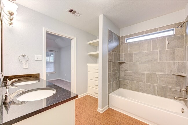 Photo - 503 W Linney St