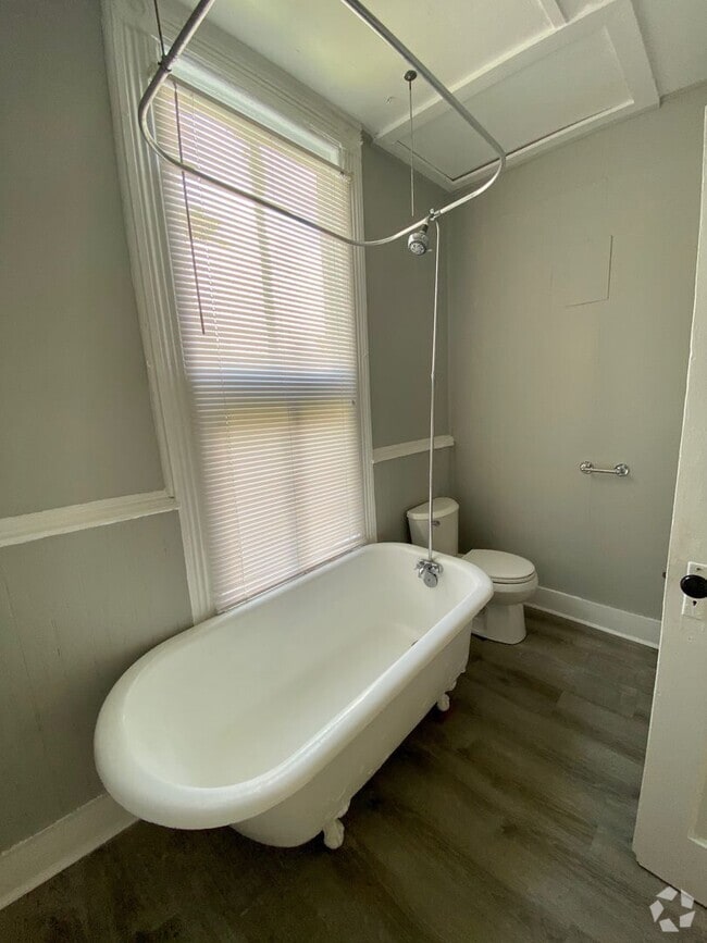 Building Photo - 2/1 Available now in the Downtown area! Rental