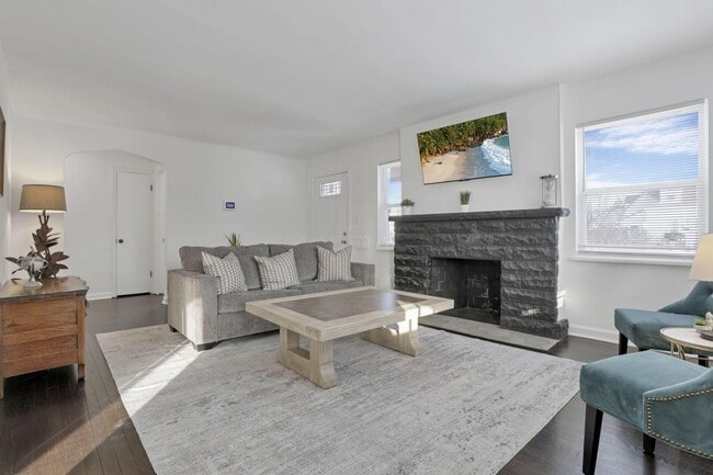 Photo - 1529 E Whittier St