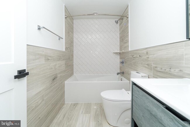 Building Photo - 2700 E Auburn St Unit G204