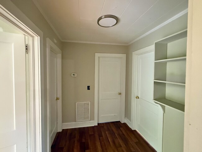 Photo - Spacious 2 Bed House | Private Patio + Sliding Door Dining Area