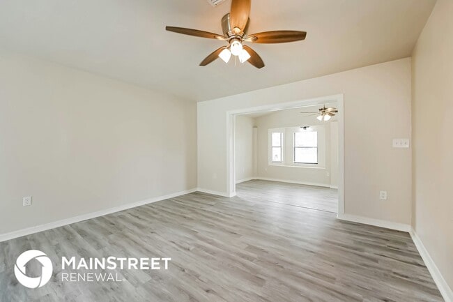 Photo - 13330 Third St