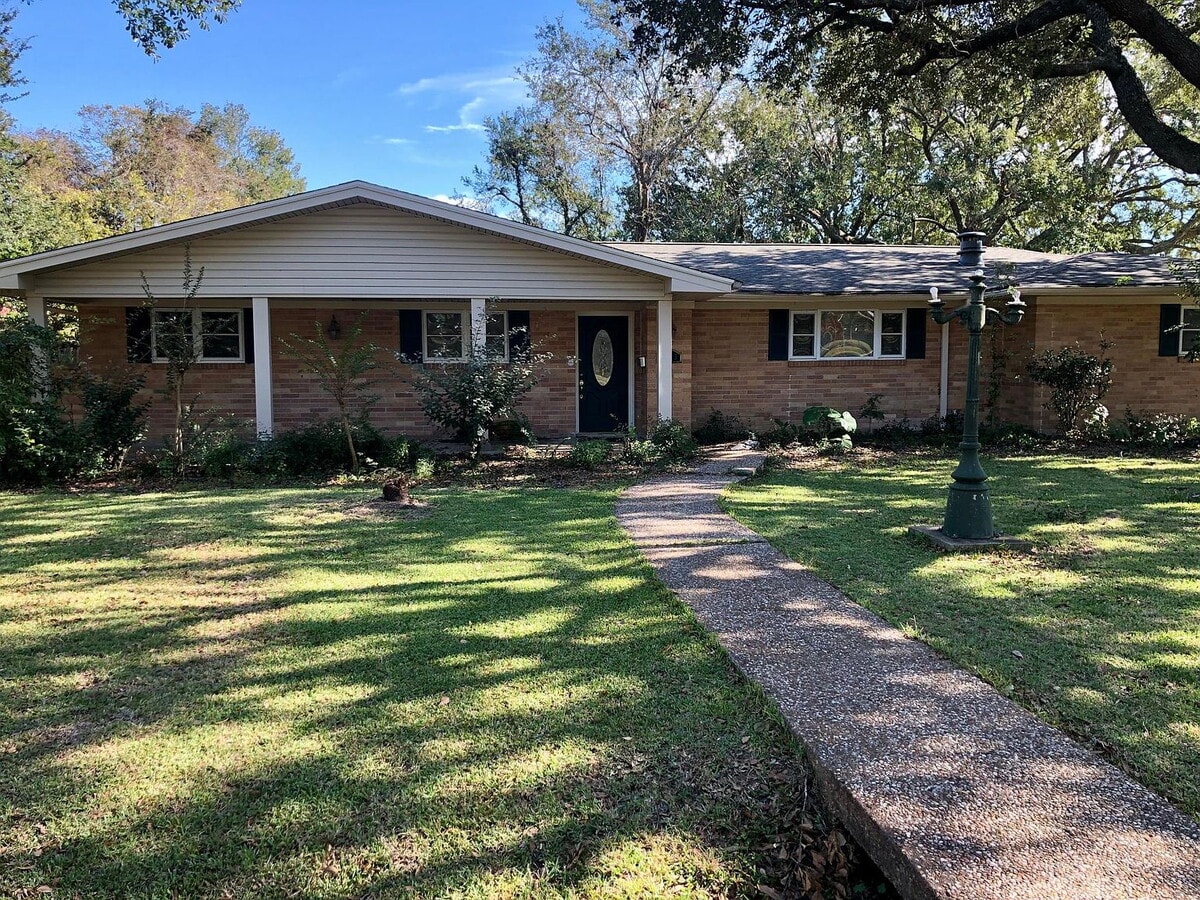 Experience Spacious Elegance: 3-Bedroom Home with Granite Countertops in Port Neches! - Experience Spacious Elegance: 3-Bedroom Home with Granite Countertops in Port Neches!