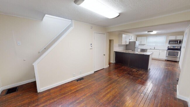 153 E Maynard Ave Unidad House