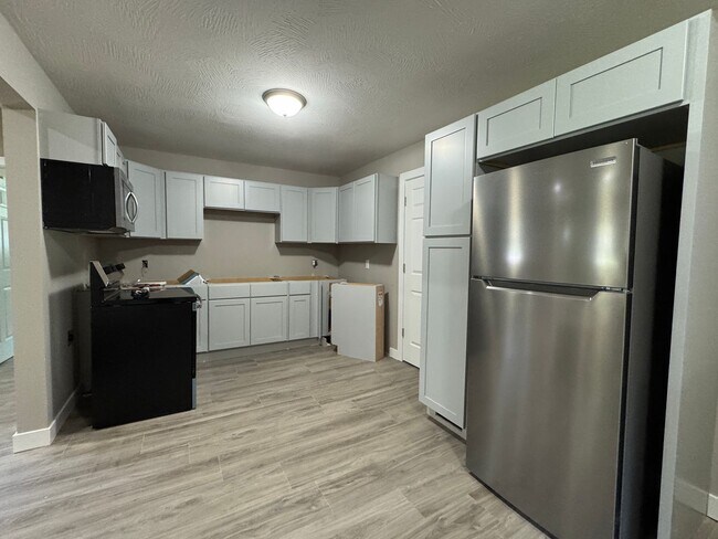 Photo - Charming 5 Bedroom off of South National Ave