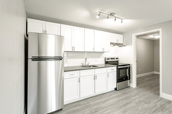 Photo - Oak Gardens Apartments