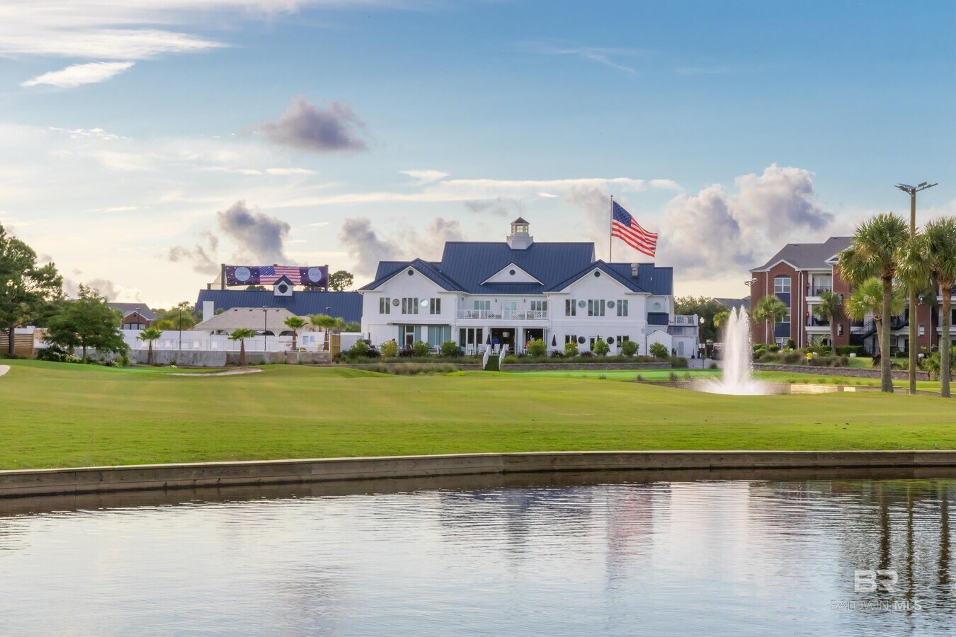 Photo - 20050 Oak Rd E