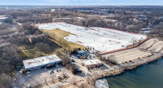 Photo - 5800 Oakwood Dr Unit Four Lakes Lisle  5F