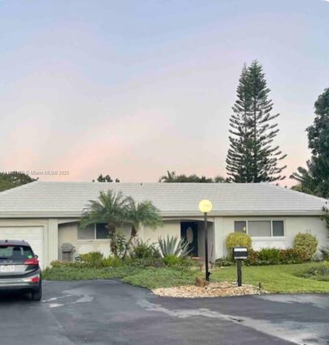 Building Photo - 1013 E Cypress Dr Rental