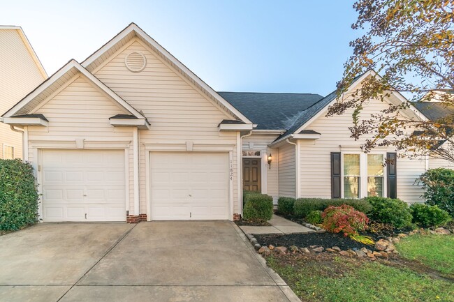 Lovely 2 car garage home in Charlotte - Lovely 2 car garage home in Charlotte