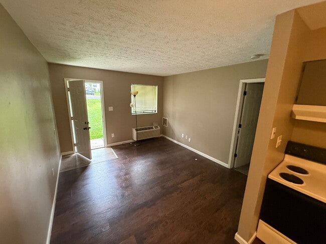 Photo - 116 W Zupan St