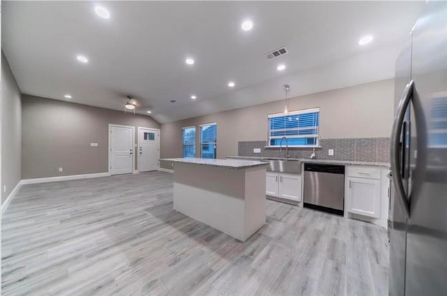 Photo - 800 N Throckmorton St Unit 800