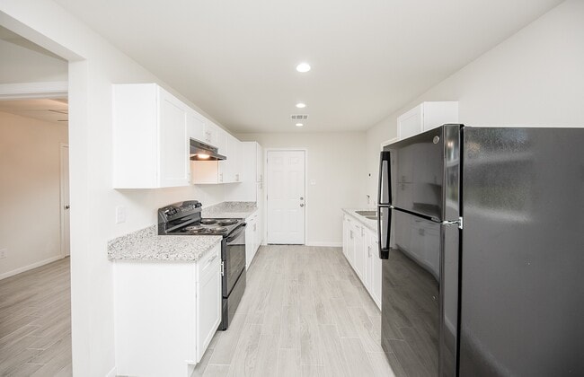 Photo - 5040 Mallow St