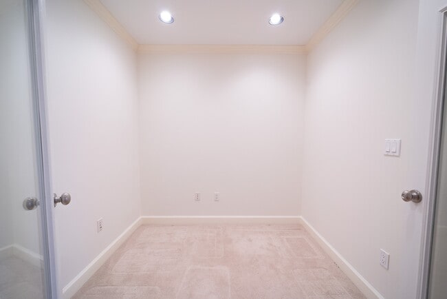 Photo - 2520 Robinhood St