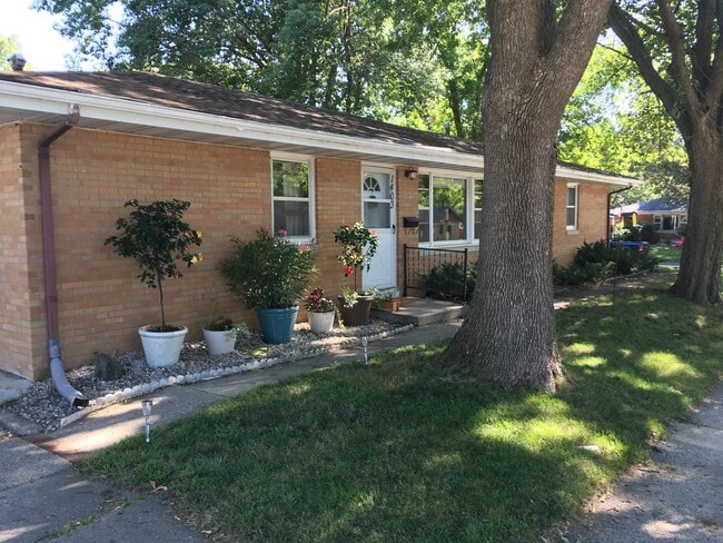 Building Photo - 1405 Maxwell Ave Unit 1405