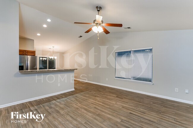 Photo - 215 Coosawatchie St