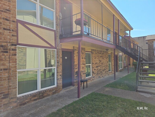 Photo - 830 Victoria Dr Unit A