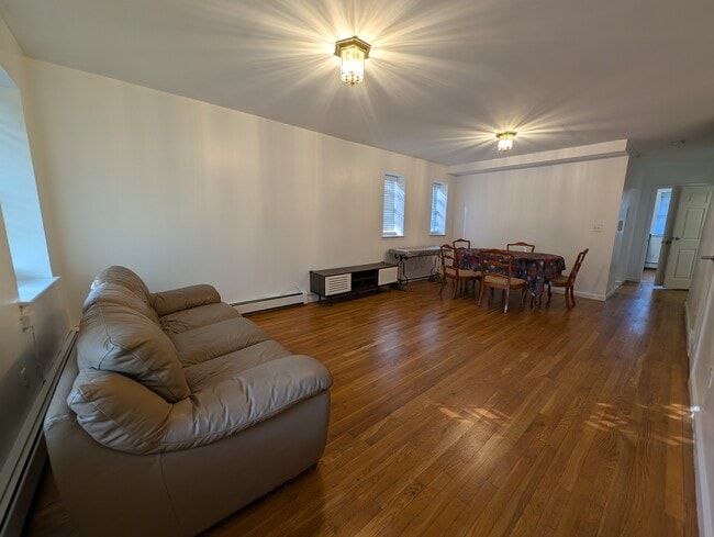Living room - 751 Essex St Unidad 1