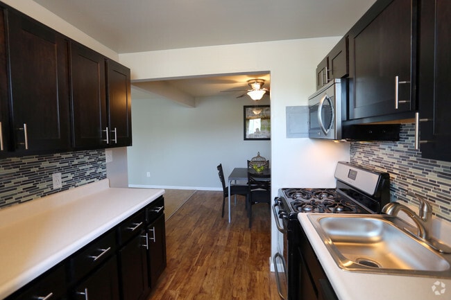 1 Bedroom 1050 SF-Kitchen