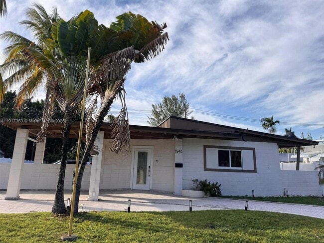 Building Photo - 1540 NE 118th St Unit B