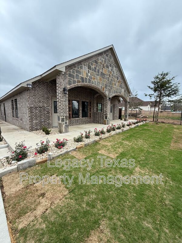 Photo - 910 Fuller Ave