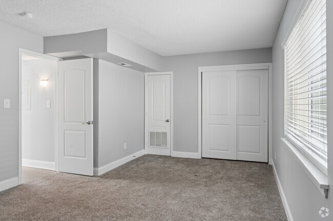 1BR, 1BA - 665SF - Primary Bedroom