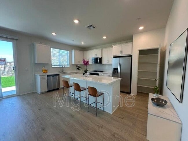 Photo - 26170 Gentry Ave