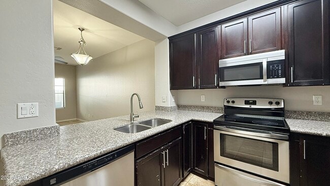 Photo - 7323 E Belleview St