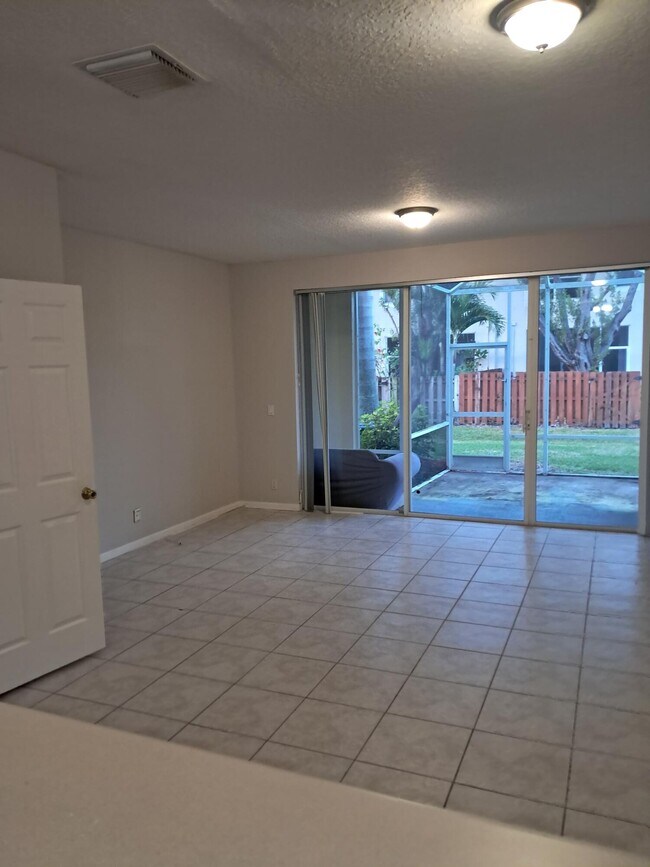 Photo - 9759 Lago Dr