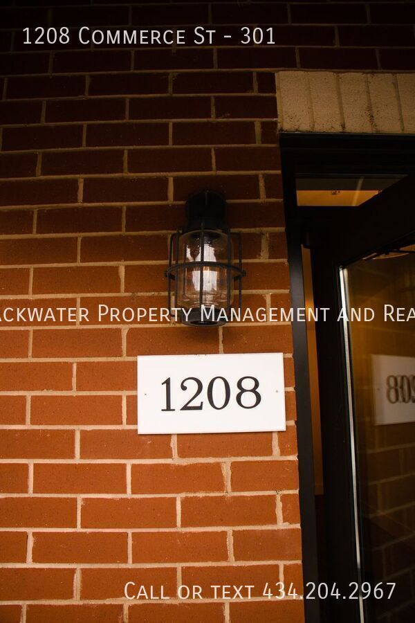 Photo - 1208 Commerce St