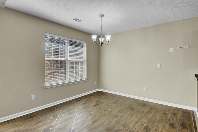 Photo - 40 Elisabeth Way