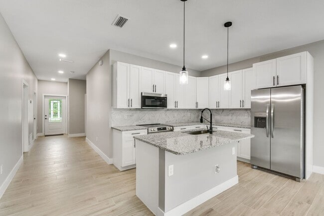 Photo - 312 NW Baker Rd