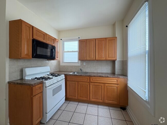Building Photo - 138 Armstrong Ave Unit 2 Rental