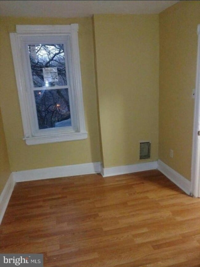 Building Photo - 556 Edgewood Ave