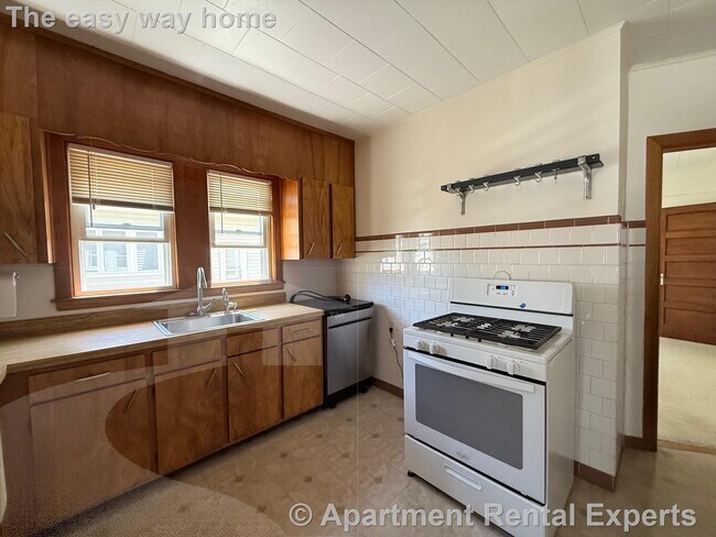 Building Photo - 105 Bromfield Rd Unit #2