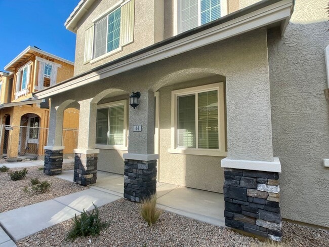 Photo - LOVELY TOWNHOUSE FOR RENT - GATED 3 BED 3 ...