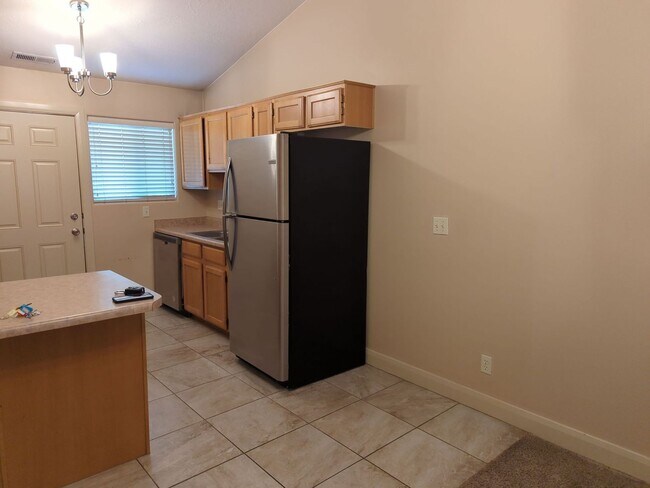 Pet Friendly 2 Bedroom 2 Bathroom Condo. - Pet Friendly 2 Bedroom 2 Bathroom Condo. Unit B6