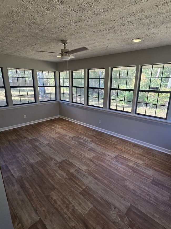 Photo - 448 Floyd Cir