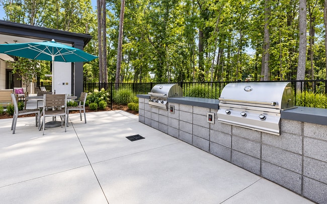 Everly Grilll